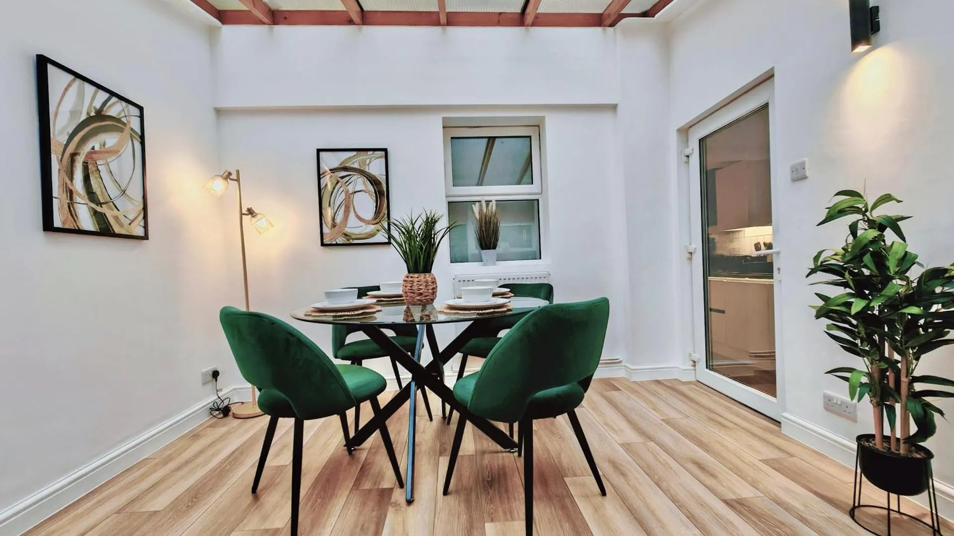 Contractor-Friendly 2-Bed Apartment - Fast Wifi And Free Overnight Parking Exeter United Kingdom