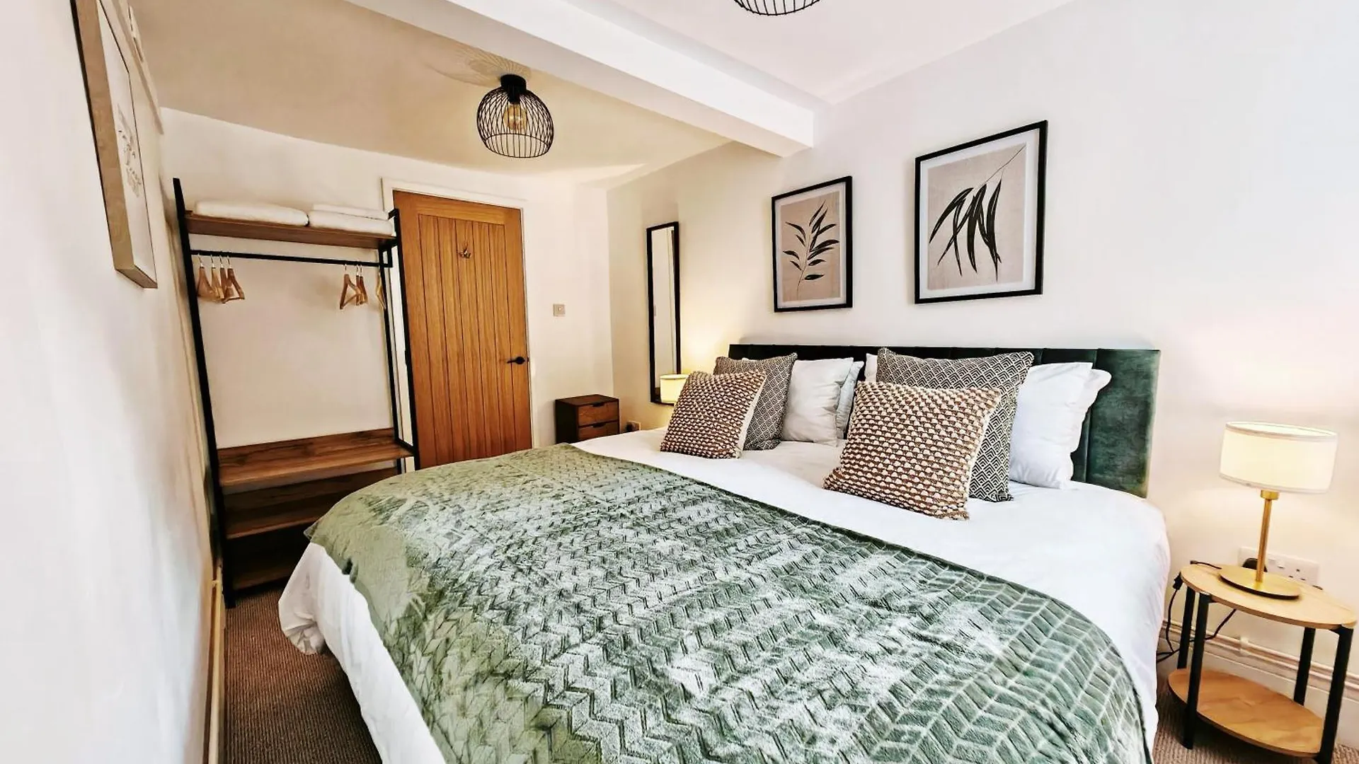 Contractor-Friendly 2-Bed Apartment - Fast Wifi And Free Overnight Parking Exeter United Kingdom