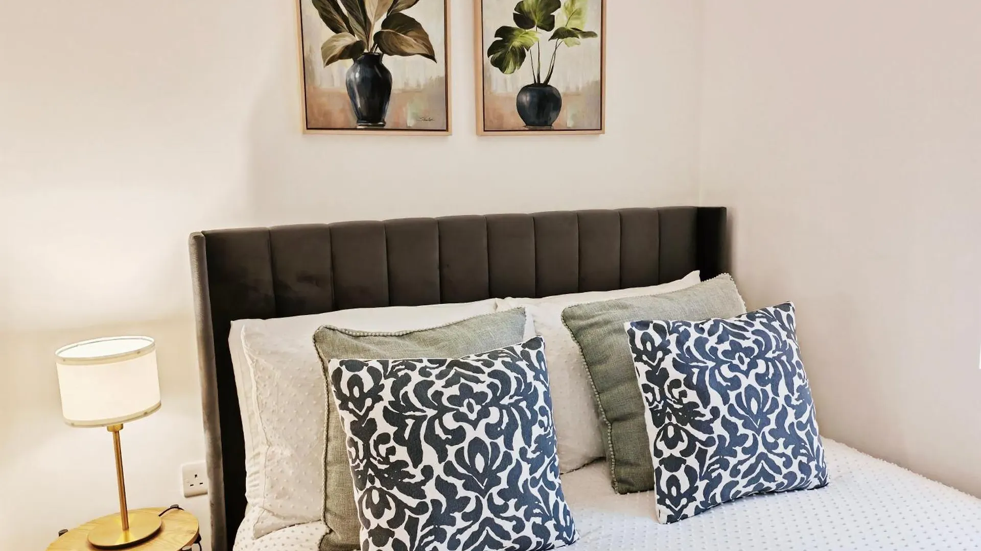 Contractor-Friendly 2-Bed Apartment - Fast Wifi And Free Overnight Parking Exeter