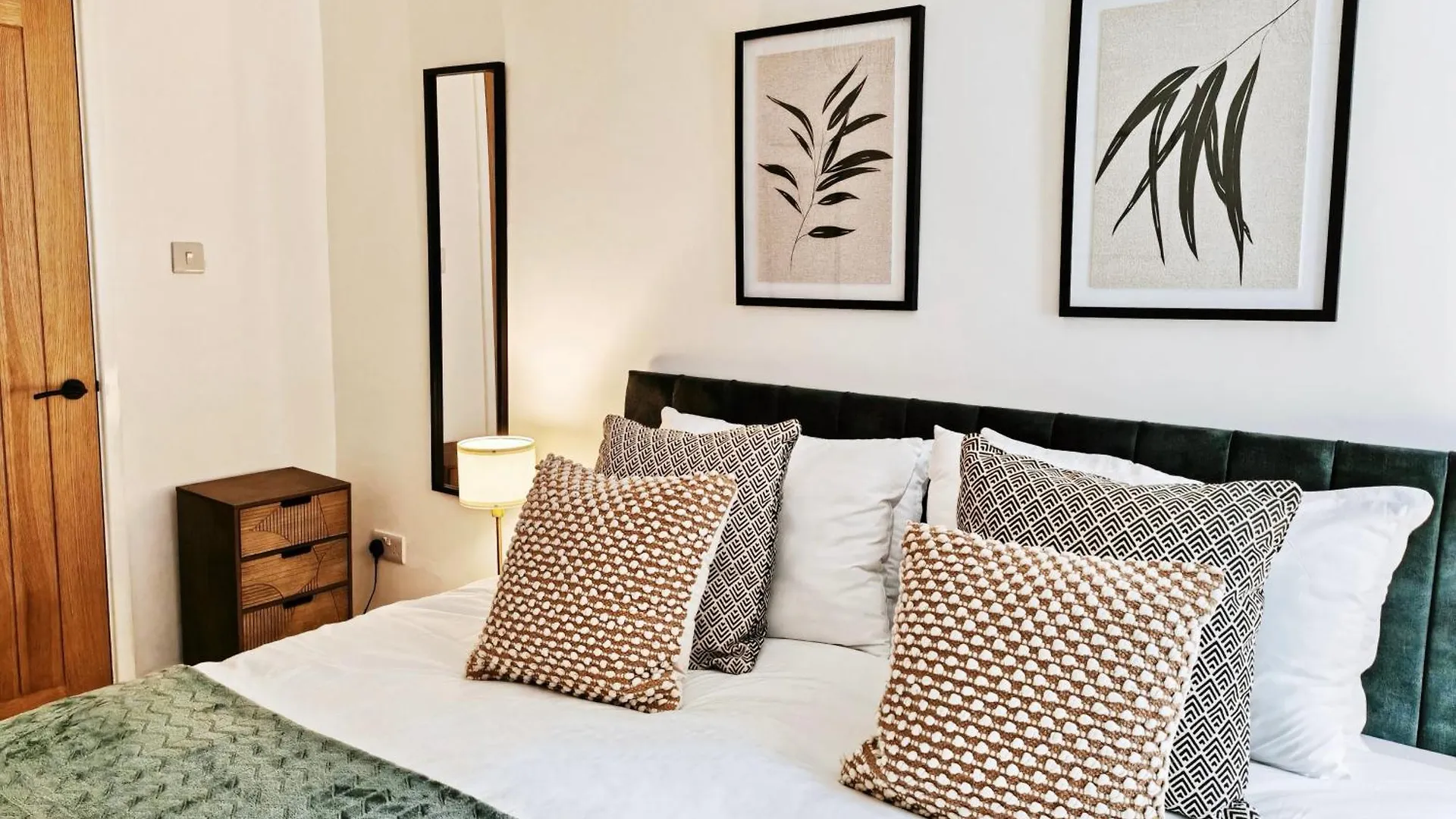 Contractor-Friendly 2-Bed Apartment - Fast Wifi And Free Overnight Parking Exeter