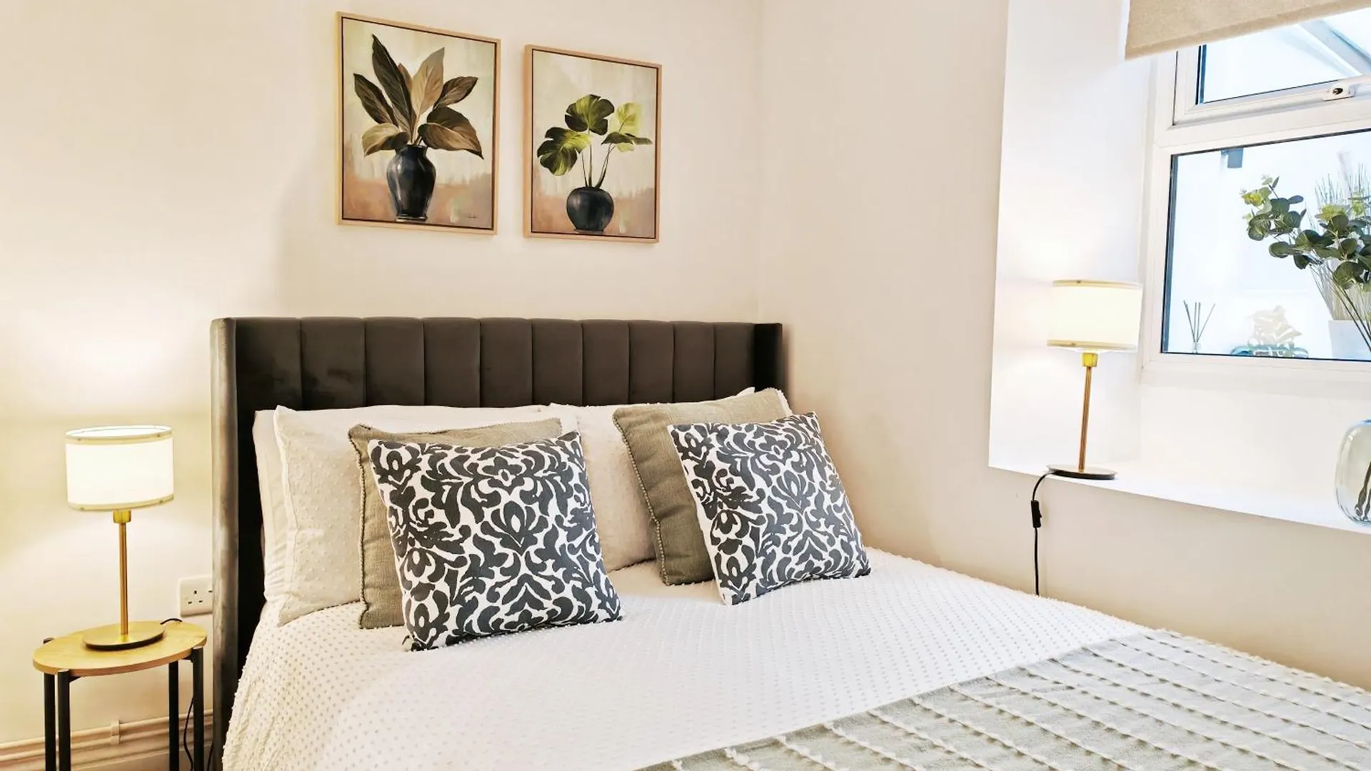 Contractor-Friendly 2-Bed Apartment - Fast Wifi And Free Overnight Parking Exeter